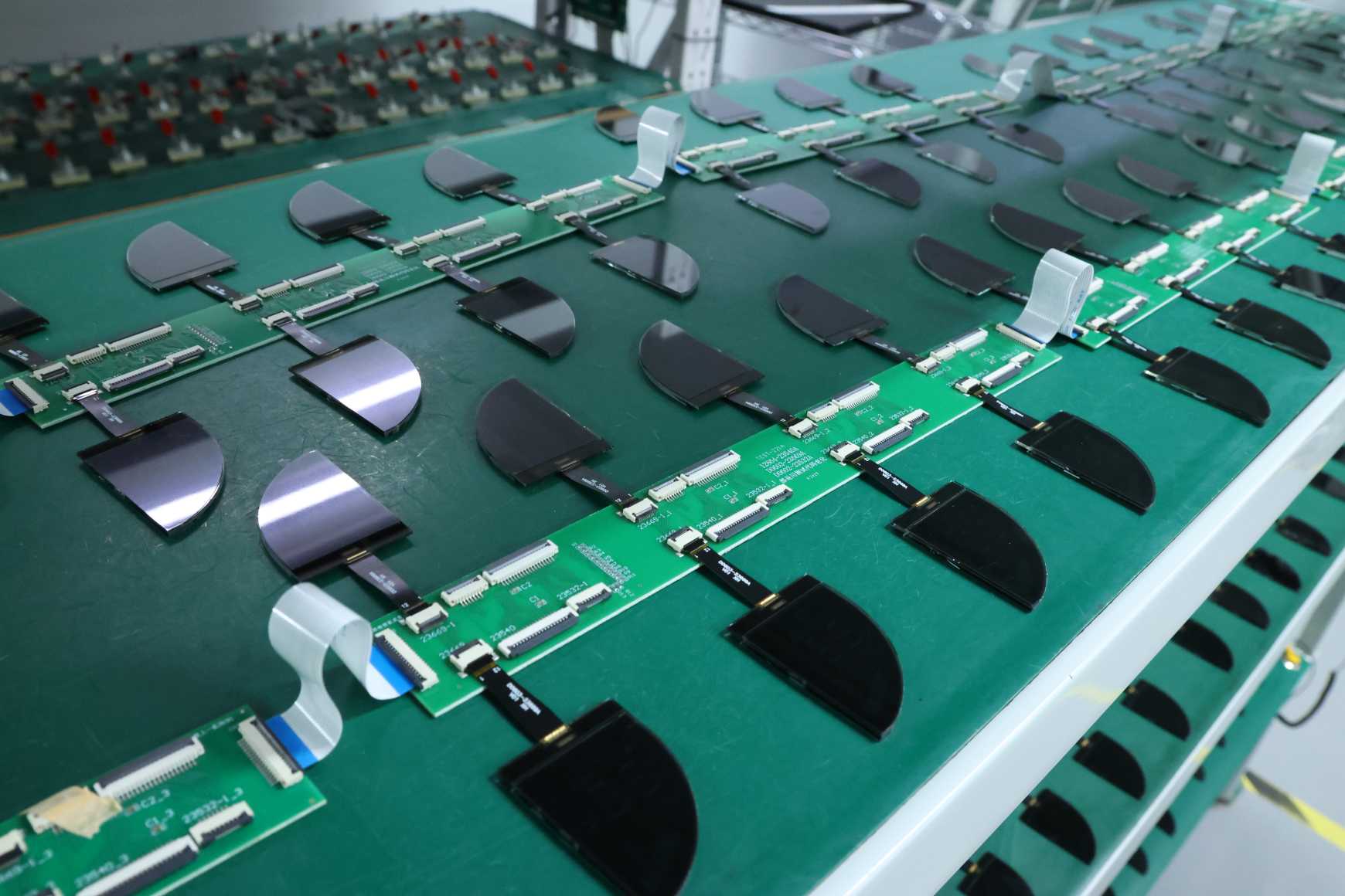 Näyttötekniikoiden eri toimialojen integraatio kannustaa sadan miljardin dollarin markkinat, kiinalaiset LCD-valmistajat kilpailevat räätälöintireitistä