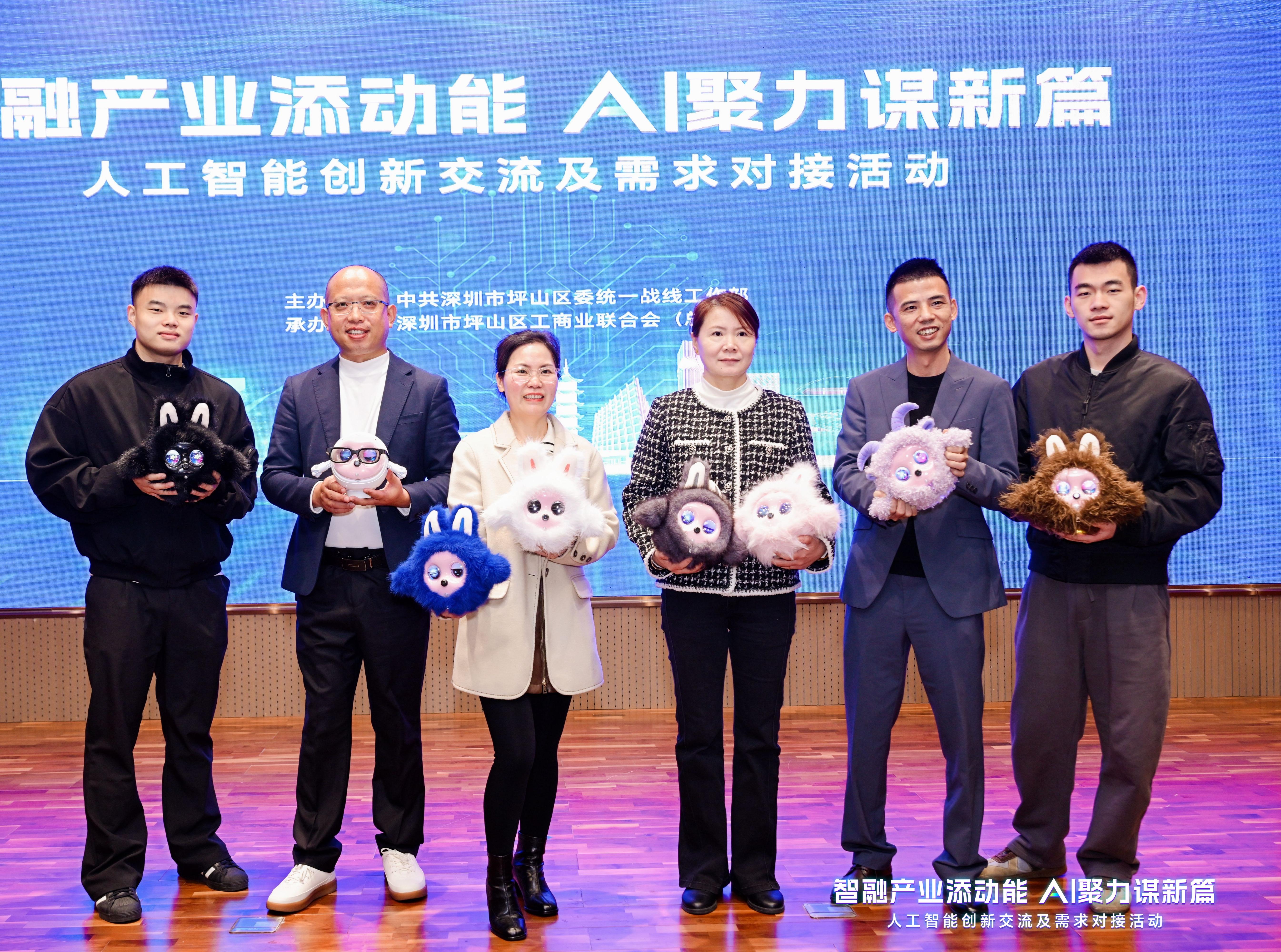 Älykkyys integroituu teollisuuteen ja lisää vauhtia | CNK Electronicsin AI Pet Robot K-Baby loistaa Pingshanin innovaatiopörssissä ja valloittaa yleisön!